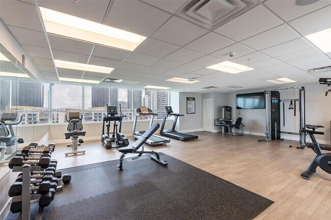 Building Photo - 321 NE 26th St