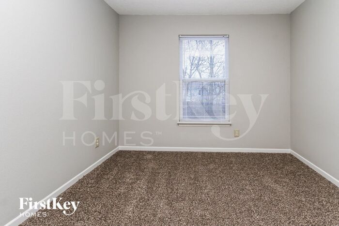 Building Photo - 1911 Dutch Elm Dr
