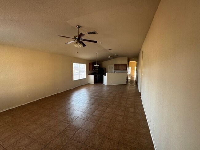 Building Photo - Spacious Updated One-Story Home in Northwest San Antonio