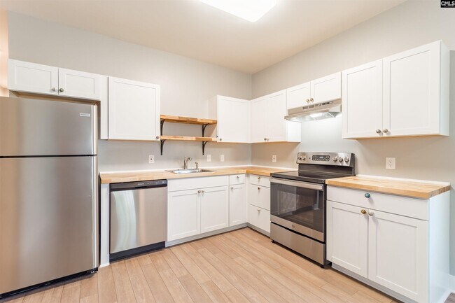 Building Photo - 306 Picadilly St