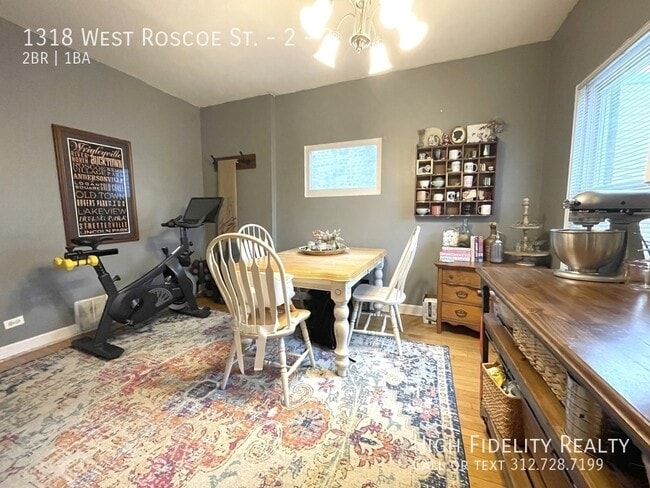 Building Photo - 1318 W Roscoe St