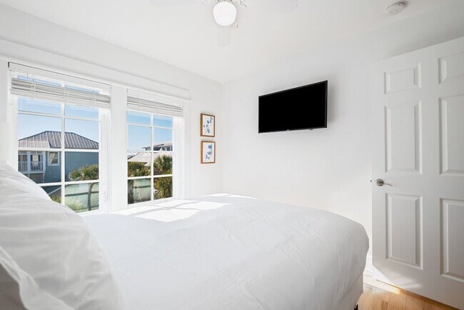 Building Photo - 110 E Blue Crab Loop