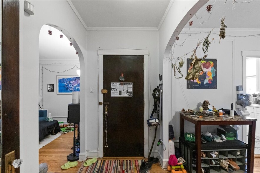 Building Photo - 6418 N Newgard Ave