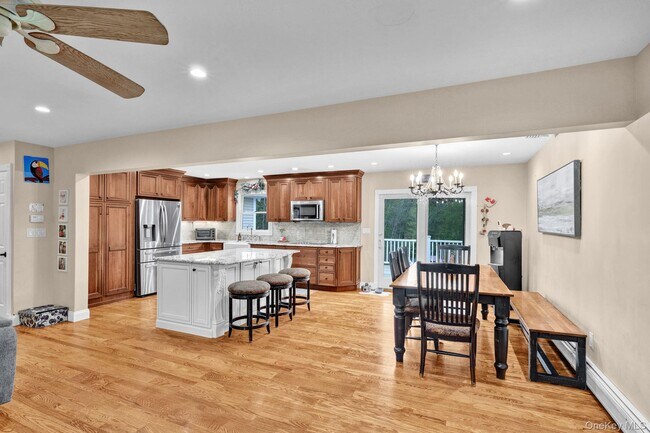 Building Photo - 809 Highland Lake Rd