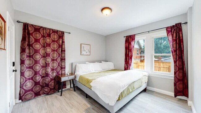 Building Photo - 730 E Alameda Ave