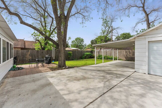 Building Photo - 175 Fredericksburg Rd