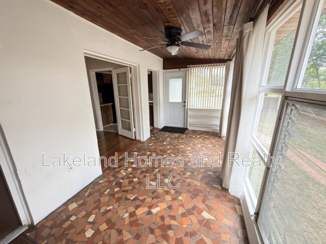 Building Photo - 3115 Buckingham Ave