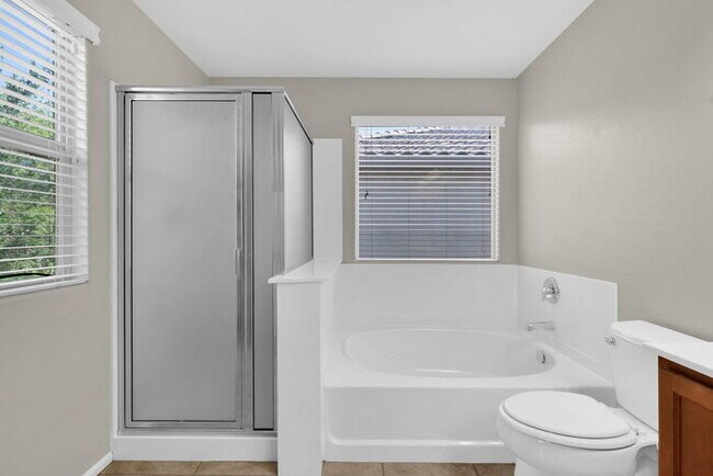 Building Photo - 946 S Hawk Ln