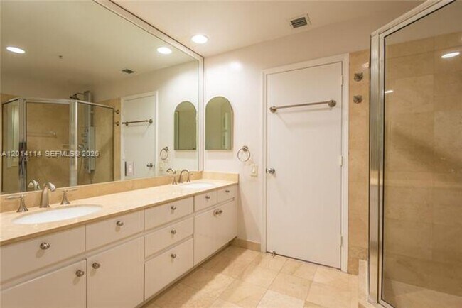 Building Photo - 888 Brickell Key Dr