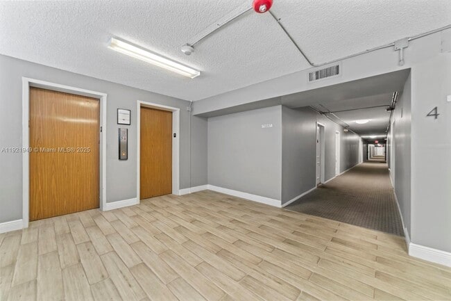 Building Photo - 16710 NE 9th Ave