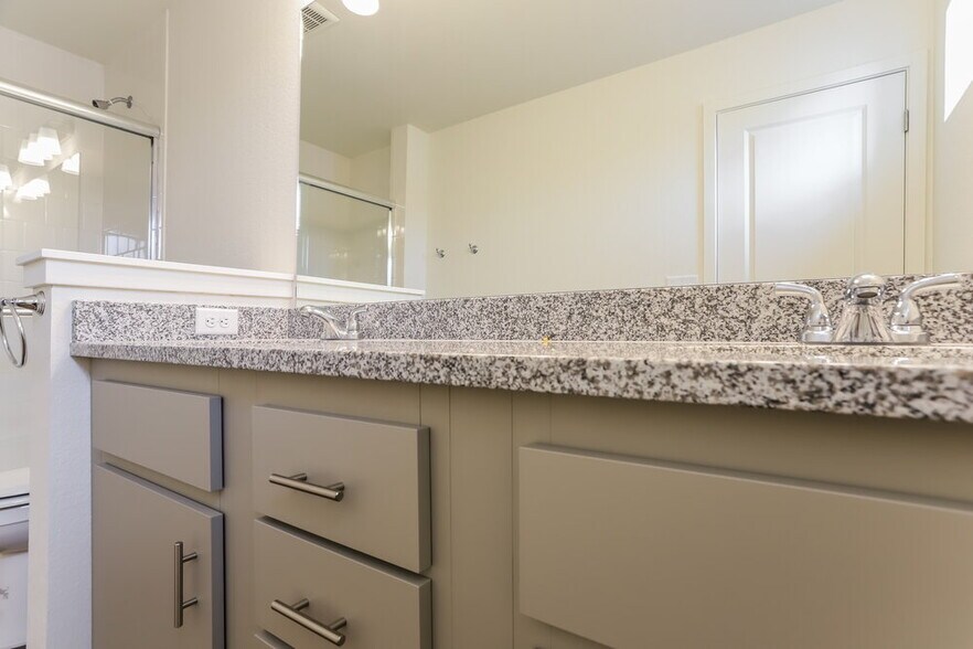 Building Photo - 4698 N Tower Dr
