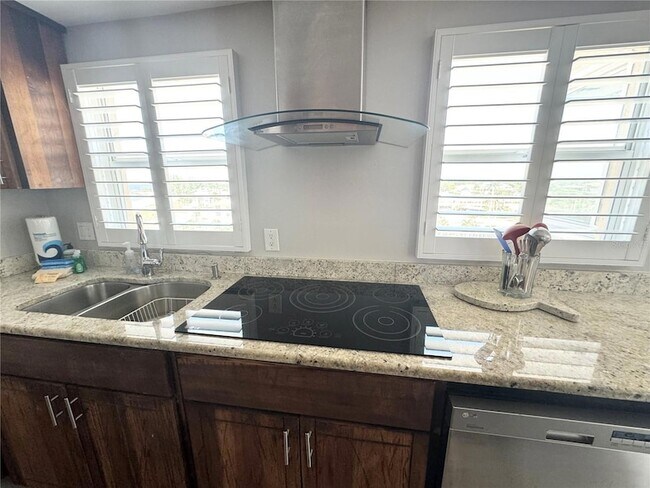 Building Photo - 1255 Tarpon Center Dr