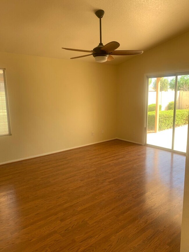 Building Photo - Summer move in special!