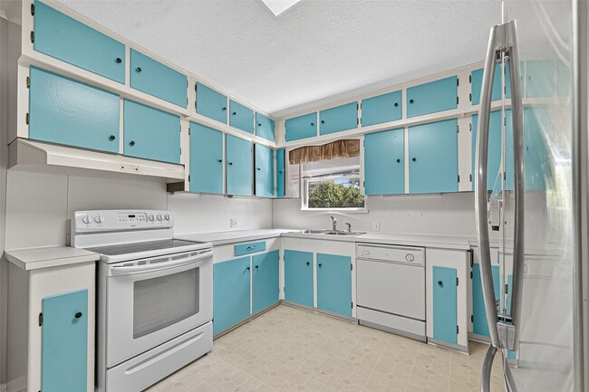 Building Photo - 10005 Hazelhurst Dr