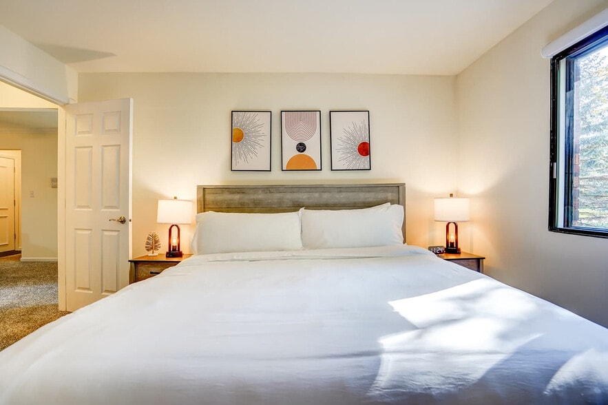 Building Photo - 3367 S 100th St