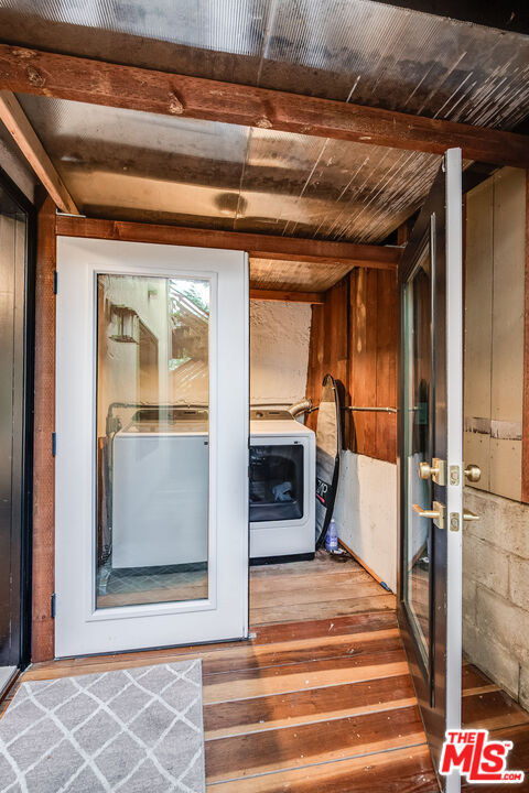 Building Photo - 3323 N Knoll Dr