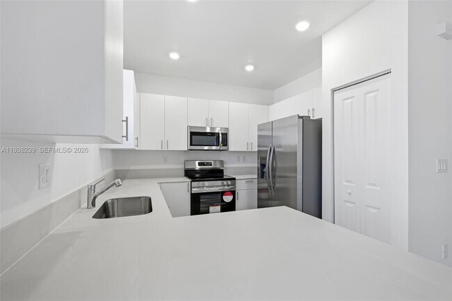 Building Photo - 2705 SE 25th Ave