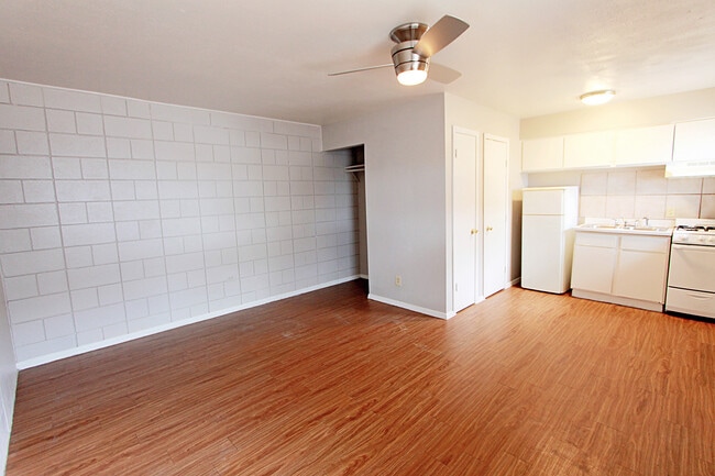 Building Photo - Recently Remodeled Studio Apartment In Hot East Austin!
