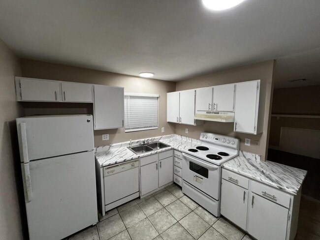 Building Photo - 4221 Middlesex Ave