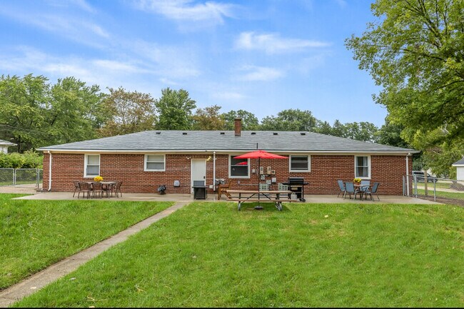 Building Photo - 8254 Mary Ann Ave