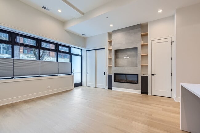 Building Photo - 830 N California Ave