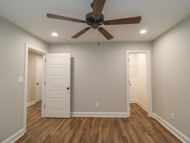 Building Photo - Modern 2 Bed @ bath Townhome!