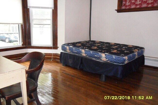 Large Bedroom - 523 E State St