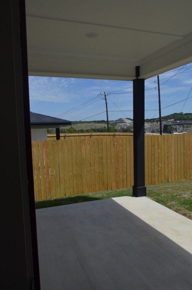 Building Photo - 983 Cline Dr