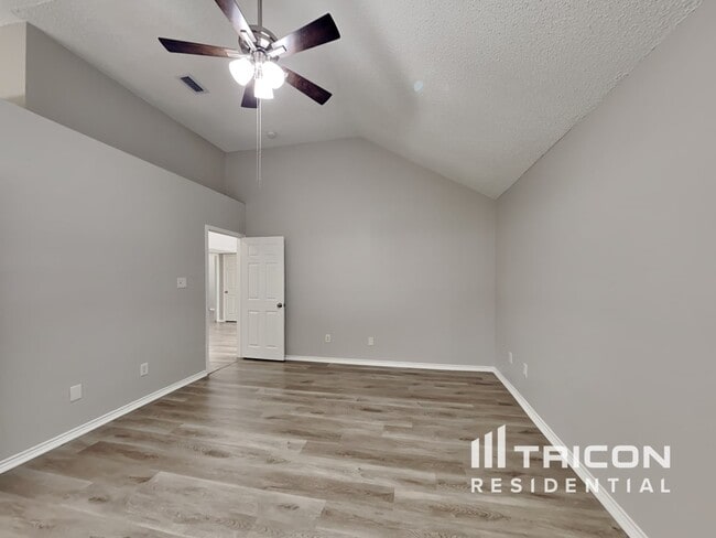 Building Photo - 2338 Weyborn Dr