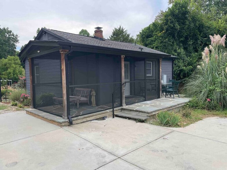 Building Photo - 4105 Dinglewood Ave