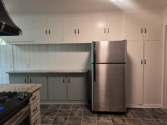 Building Photo - 2 Southern Pines Dr