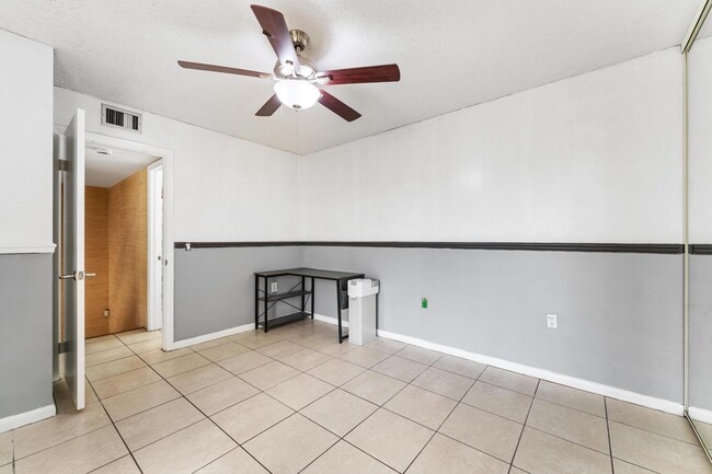 Building Photo - 2410 24th Way