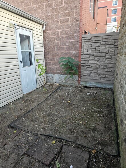 Garden - 250 22nd St