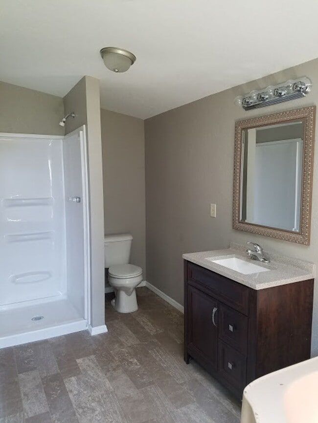 Building Photo - 3 Bed 2 Bath Bring your horses or livestock, the property is zoned agriculture