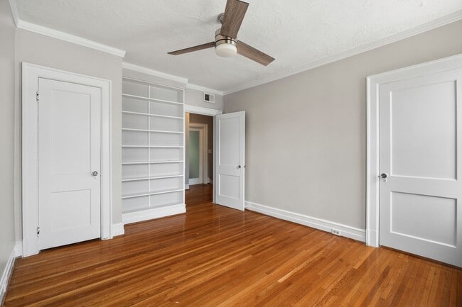 Building Photo - Beautiful Renovated 3 Bedroom 2.5 Bath off...