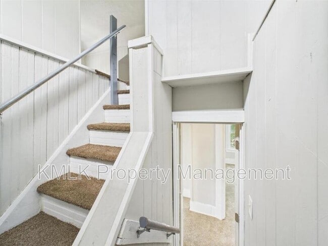 Building Photo - 448 E Voris St