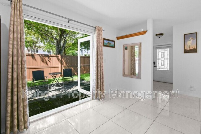 Building Photo - 244 Greymon Dr