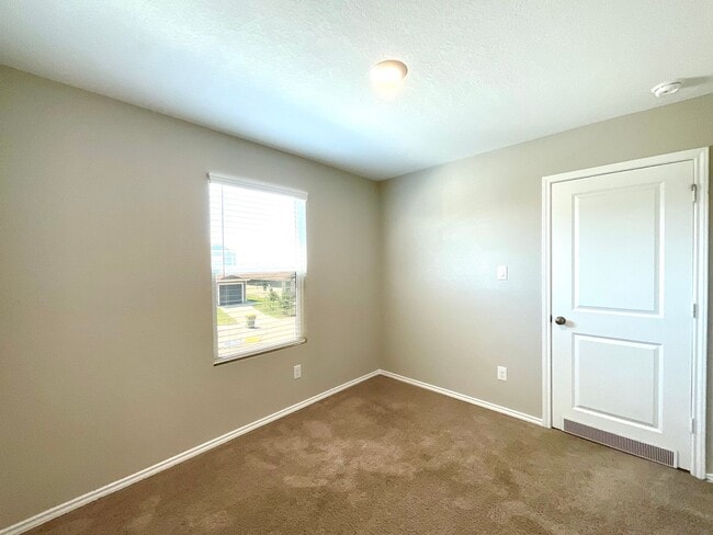 Building Photo - *MOVE IN SPECIAL* Modern Two-Story Home with Garage & Fenced Yard!