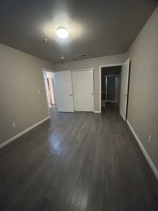 Building Photo - Spacious Condo in a Gated Community in Tracy