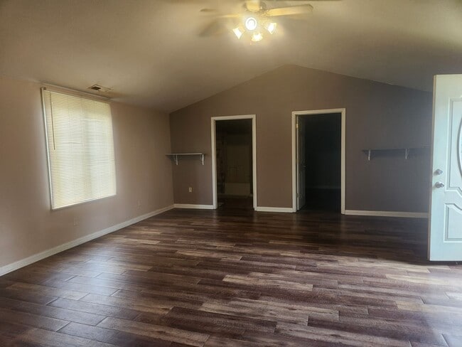 Building Photo - 3 Bedroom - 2 Bath in Auburn - Ranch
