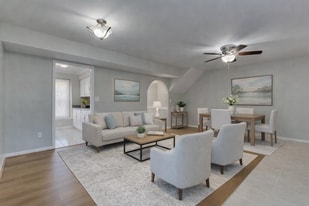 Building Photo - 425 Rennie Ct