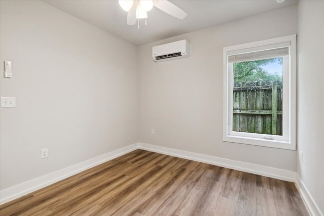 Building Photo - 1 Bedroom 1 Bathroom FALL 2025!