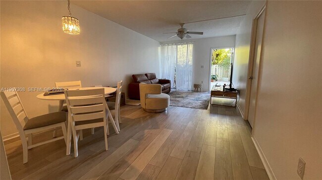 Building Photo - 1651 NE 115th St