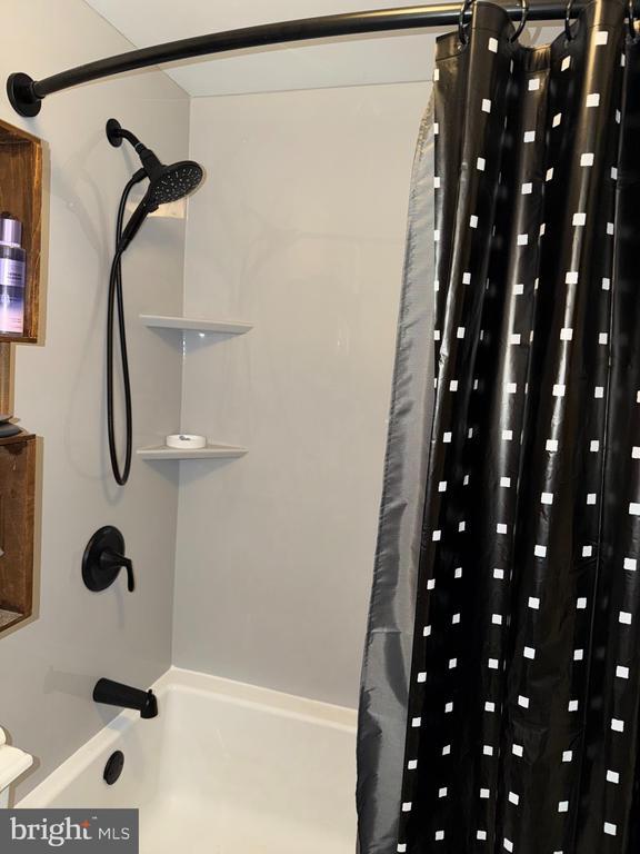 Building Photo - 176 Moser Rd