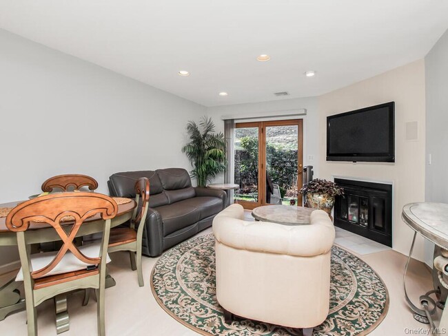 Building Photo - 8 Davids Ln