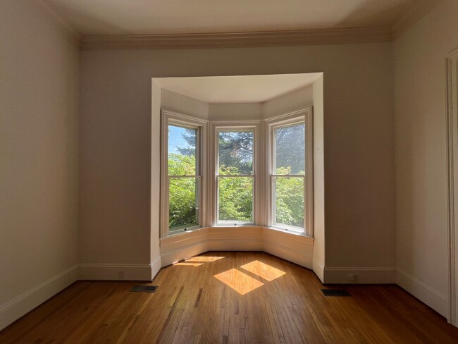 Building Photo - Charming 3 Bed 3.5 Bath home in Southwest ...