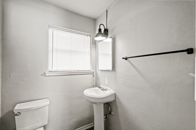 Building Photo - 8118 Panay Dr