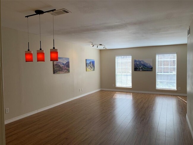 Building Photo - 13140 Trail Hollow Dr