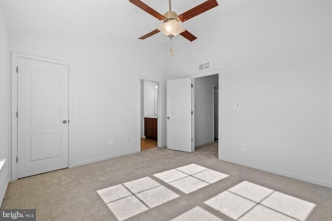 Building Photo - 496 Peleton St