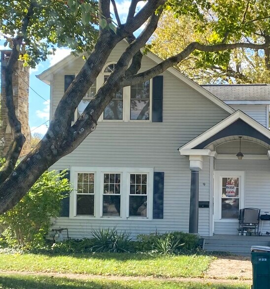Primary Photo - 9 S Van Buren St